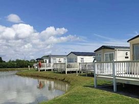 Golden Palm Resort - Holiday Accommodation 13998 - Lincolnshire - 1185439 - thumbnail photo 4