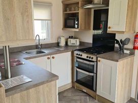 Golden Palm Resort - Holiday Accommodation 13998 - Lincolnshire - 1185439 - thumbnail photo 5