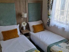Golden Palm Resort - Holiday Accommodation 13998 - Lincolnshire - 1185439 - thumbnail photo 10