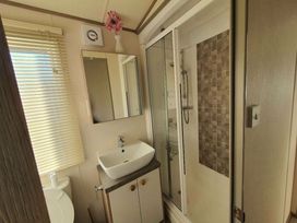 Golden Palm Resort - Holiday Accommodation 13998 - Lincolnshire - 1185439 - thumbnail photo 12