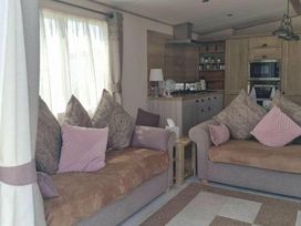 Trecco Bay - Holiday Accommodation 14004 - Somerset & Wiltshire - 1185440 - thumbnail photo 3