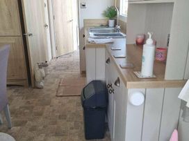 Trecco Bay - Holiday Accommodation 14004 - Somerset & Wiltshire - 1185440 - thumbnail photo 9