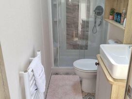 Trecco Bay - Holiday Accommodation 14004 - Somerset & Wiltshire - 1185440 - thumbnail photo 16
