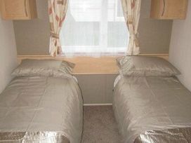 Cardigan Bay Holiday Park - Holiday Accommodation 1404 - South Wales - 1185447 - thumbnail photo 6