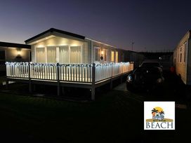Lido Beach Holiday Park - Holiday Accommodation 14114 - North Wales - 1185462 - thumbnail photo 2