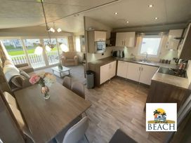 Lido Beach Holiday Park - Holiday Accommodation 14114 - North Wales - 1185462 - thumbnail photo 4