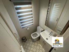 Lido Beach Holiday Park - Holiday Accommodation 14114 - North Wales - 1185462 - thumbnail photo 6