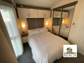 Lido Beach Holiday Park - Holiday Accommodation 14114 - North Wales - 1185462 - thumbnail photo 8