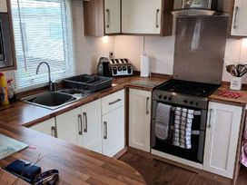 Trecco Bay - Holiday Accommodation 14125 - Somerset & Wiltshire - 1185465 - thumbnail photo 3