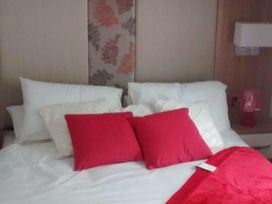 Trecco Bay - Holiday Accommodation 14125 - Somerset & Wiltshire - 1185465 - thumbnail photo 5