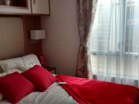 Trecco Bay - Holiday Accommodation 14125 - Somerset & Wiltshire - 1185465 - thumbnail photo 6