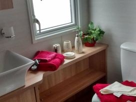 Trecco Bay - Holiday Accommodation 14125 - Somerset & Wiltshire - 1185465 - thumbnail photo 7