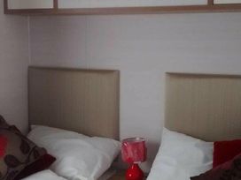 Trecco Bay - Holiday Accommodation 14125 - Somerset & Wiltshire - 1185465 - thumbnail photo 8