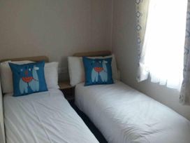 Cayton Bay Caravan Park - Holiday Accommodation 14129 - North Yorkshire (incl. Whitby) - 1185466 - thumbnail photo 7