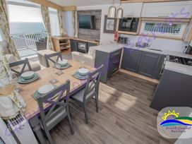 Devon Cliffs Holiday Park - Holiday Accommodation 14142 - Devon - 1185467 - thumbnail photo 2