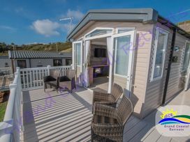 Devon Cliffs Holiday Park - Holiday Accommodation 14142 - Devon - 1185467 - thumbnail photo 7
