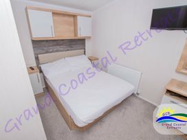 Devon Cliffs Holiday Park - Holiday Accommodation 14142 - Devon - 1185467 - thumbnail photo 11