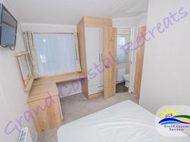 Devon Cliffs Holiday Park - Holiday Accommodation 14142 - Devon - 1185467 - thumbnail photo 13