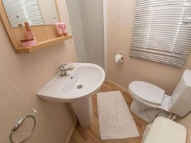 Trenance Holiday Park - Holiday Accommodation 14155 - Cornwall - 1185470 - thumbnail photo 11