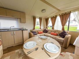 Trenance Holiday Park - Holiday Accommodation 14155 - Cornwall - 1185470 - thumbnail photo 17