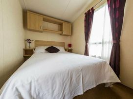 Trenance Holiday Park - Holiday Accommodation 14155 - Cornwall - 1185470 - thumbnail photo 18