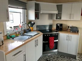 Primrose Valley Holiday Park - Holiday Accommodation 1421 - North Yorkshire (incl. Whitby) - 1185478 - thumbnail photo 3