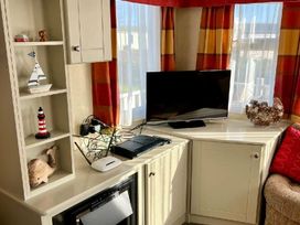 Primrose Valley Holiday Park - Holiday Accommodation 1421 - North Yorkshire (incl. Whitby) - 1185478 - thumbnail photo 4
