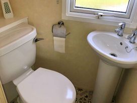 Primrose Valley Holiday Park - Holiday Accommodation 1421 - North Yorkshire (incl. Whitby) - 1185478 - thumbnail photo 10