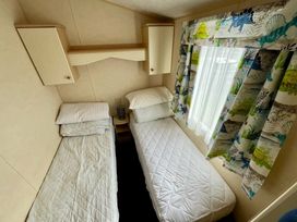 Primrose Valley Holiday Park - Holiday Accommodation 1421 - North Yorkshire (incl. Whitby) - 1185478 - thumbnail photo 17