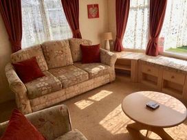 Kingfisher Caravan Park - Holiday Accommodation 1422 - Lincolnshire - 1185484 - thumbnail photo 3