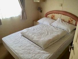 Kingfisher Caravan Park - Holiday Accommodation 1422 - Lincolnshire - 1185484 - thumbnail photo 6