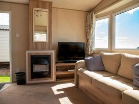 Devon Cliffs Holiday Park - Holiday Accommodation 143 - Devon - 1185502 - thumbnail photo 2