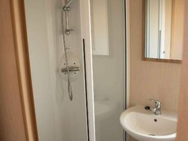 Devon Cliffs Holiday Park - Holiday Accommodation 143 - Devon - 1185502 - thumbnail photo 7
