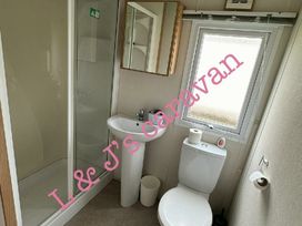 Lyons Winkups and Primrose - Holiday Accommodation 14301 - North Wales - 1185503 - thumbnail photo 8