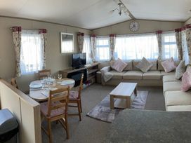 Trecco Bay - Holiday Accommodation 14311 - Somerset & Wiltshire - 1185505 - thumbnail photo 3