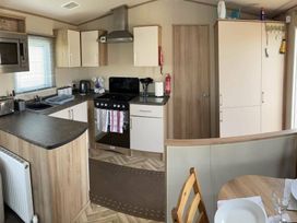 Trecco Bay - Holiday Accommodation 14311 - Somerset & Wiltshire - 1185505 - thumbnail photo 5