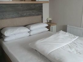 Devon Cliffs Holiday Park - Holiday Accommodation 14385 - Devon - 1185517 - thumbnail photo 2