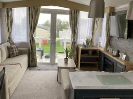 Devon Cliffs Holiday Park - Holiday Accommodation 14385 - Devon - 1185517 - thumbnail photo 5