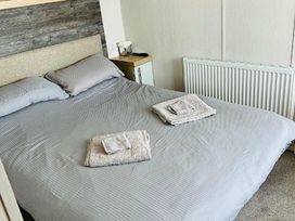 Devon Cliffs Holiday Park - Holiday Accommodation 14385 - Devon - 1185517 - thumbnail photo 13