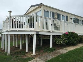 Devon Cliffs Holiday Park - Holiday Accommodation 1441 - Devon - 1185522 - thumbnail photo 6