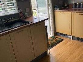 Devon Cliffs Holiday Park - Holiday Accommodation 1441 - Devon - 1185522 - thumbnail photo 9