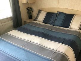 Devon Cliffs Holiday Park - Holiday Accommodation 1441 - Devon - 1185522 - thumbnail photo 10