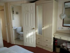 Devon Cliffs Holiday Park - Holiday Accommodation 1441 - Devon - 1185522 - thumbnail photo 11