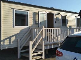 Hayling Island Holiday Park - Meadow Bay Villages - Holiday Accommodation 14426 - Hampshire - 1185524 - thumbnail photo 2