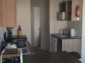 Hayling Island Holiday Park - Meadow Bay Villages - Holiday Accommodation 14426 - Hampshire - 1185524 - thumbnail photo 8