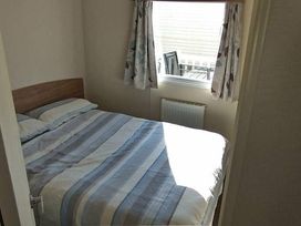 Hayling Island Holiday Park - Meadow Bay Villages - Holiday Accommodation 14426 - Hampshire - 1185524 - thumbnail photo 9