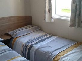 Hayling Island Holiday Park - Meadow Bay Villages - Holiday Accommodation 14426 - Hampshire - 1185524 - thumbnail photo 10