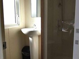Hayling Island Holiday Park - Meadow Bay Villages - Holiday Accommodation 14426 - Hampshire - 1185524 - thumbnail photo 12