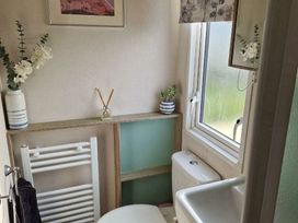 Blue Dolphin Holiday Park - Holiday Accommodation 14510 - North Yorkshire (incl. Whitby) - 1185542 - thumbnail photo 13