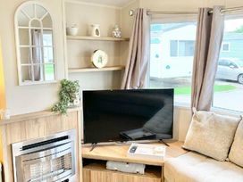 Marton Mere Holiday Village - Holiday Accommodation 14641 - Lake District - 1185571 - thumbnail photo 3